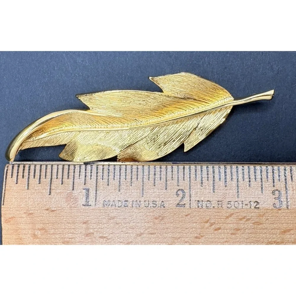 Vintage Napier Curled Leaf Feather Textured Brushed Gold‎ Tone Brooch 3
